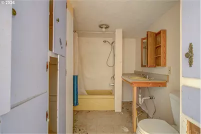 210 Adams St, Myrtle Creek, OR 97457 - Photo 9