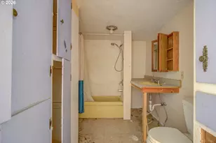210 Adams St, Myrtle Creek, OR 97457 - Photo 9