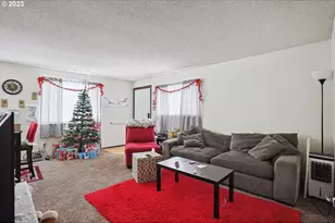 9622 SE Foster Rd, Portland, OR 97266 - Photo 11