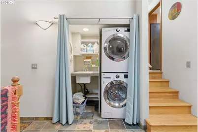 205 S Canby St, Portland, OR 97219 - Photo 21