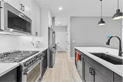 723 SW 49th Dr, Gresham, OR 97080 - Photo 13