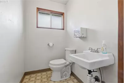 4201 Barrett Dr, Hood River, OR 97031 - Photo 9