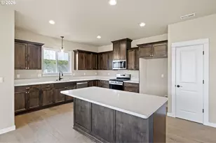 941 Sand Pines Ave, Sutherlin, OR 97479 - Photo 11