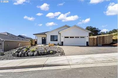 941 Sand Pines Ave, Sutherlin, OR 97479 - Photo 3