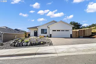 941 Sand Pines Ave, Sutherlin, OR 97479 - Photo 3