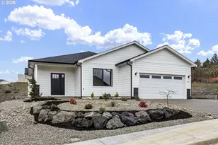 941 Sand Pines Ave, Sutherlin, OR 97479 - Photo 1
