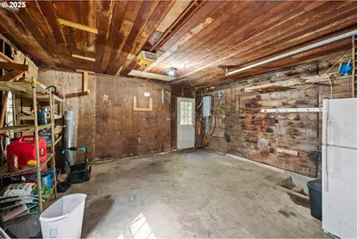 643 S 12th Ct, Coos Bay, OR 97420 - Photo 37