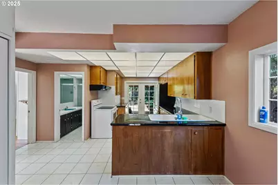 643 S 12th Ct, Coos Bay, OR 97420 - Photo 11