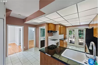 643 S 12th Ct, Coos Bay, OR 97420 - Photo 13