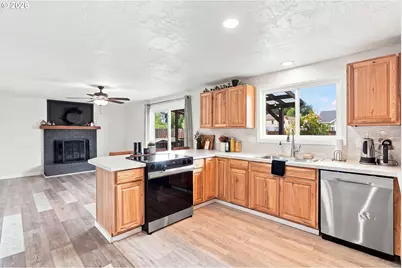 992 Travis Ave, Eugene, OR 97404 - Photo 13