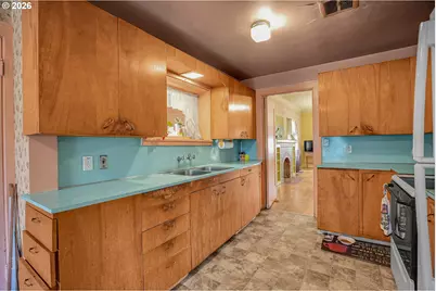 6026 SE 84th Ave, Portland, OR 97266 - Photo 13