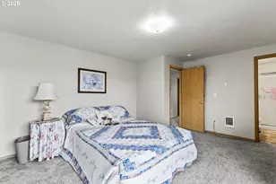 908 SE Clark Ave, Battle Ground, WA 98604 - Photo 17