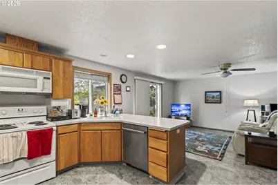 908 SE Clark Ave, Battle Ground, WA 98604 - Photo 3