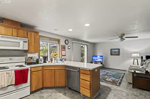 908 SE Clark Ave, Battle Ground, WA 98604 - Photo 3