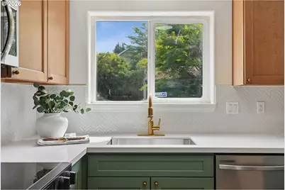10214 N Midway Ave, Portland, OR 97203 - Photo 3