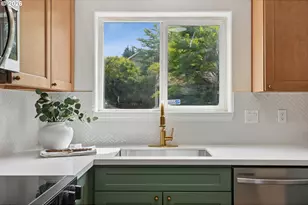 10214 N Midway Ave, Portland, OR 97203 - Photo 3