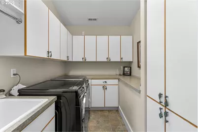 14261 Uplands Dr, Lake Oswego, OR 97034 - Photo 33