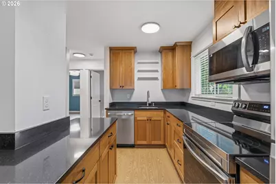 8682 N Willamette Blvd, Portland, OR 97203 - Photo 13