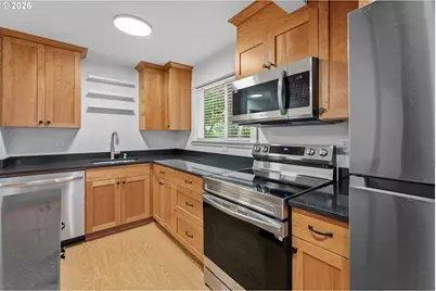 8682 N Willamette Blvd, Portland, OR 97203 - Photo 11