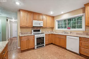 350 NE 61st Ave, Portland, OR 97213 - Photo 11