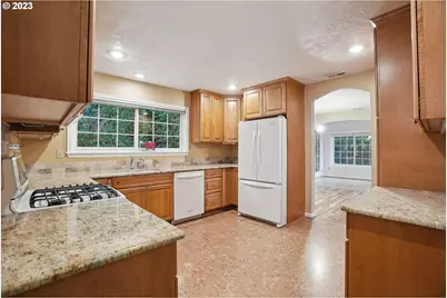 350 NE 61st Ave, Portland, OR 97213 - Photo 9