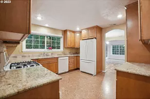 350 NE 61st Ave, Portland, OR 97213 - Photo 9