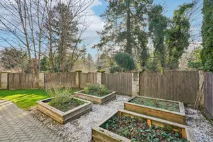 5966 Frost Ln, Lake Oswego, OR 97035 - Photo 27