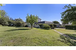 812 E 2nd St, Coquille, OR 97423 - Photo 5