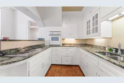 812 E 2nd St, Coquille, OR 97423 - Photo 13