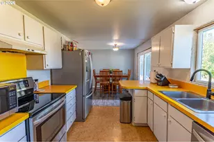 1654 Carlisle Ln, Myrtle Point, OR 97458 - Photo 19