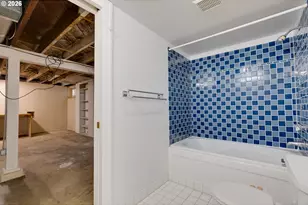 405 SE 85th Ave, Portland, OR 97216 - Photo 21