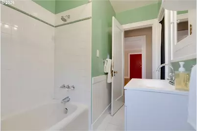 405 SE 85th Ave, Portland, OR 97216 - Photo 13