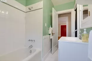 405 SE 85th Ave, Portland, OR 97216 - Photo 13