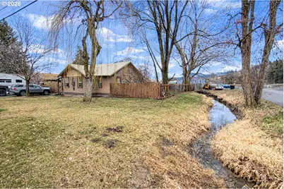 102 Lake Ave, La Grande, OR 97850 - Photo 1