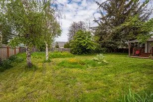 300 21st St, Springfield, OR 97477 - Photo 29