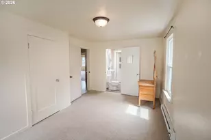 300 21st St, Springfield, OR 97477 - Photo 17