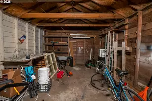 300 21st St, Springfield, OR 97477 - Photo 33
