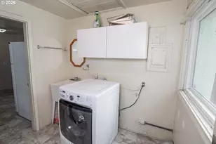 300 21st St, Springfield, OR 97477 - Photo 23