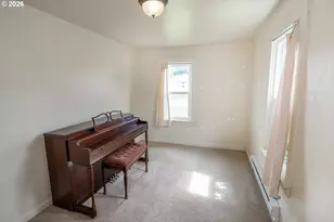 300 21st St, Springfield, OR 97477 - Photo 21