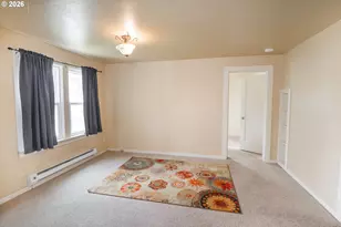 300 21st St, Springfield, OR 97477 - Photo 7