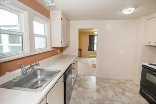 300 21st St, Springfield, OR 97477 - Photo 11