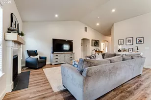 5427 King Arthur Ct, Eugene, OR 97402 - Photo 3
