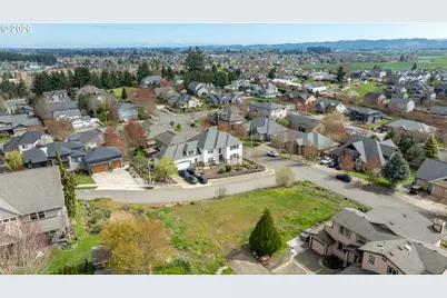 2683 NW Mt Hood Dr, McMinnville, OR 97128 - Photo 5