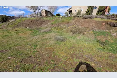 2683 NW Mt Hood Dr, McMinnville, OR 97128 - Photo 9