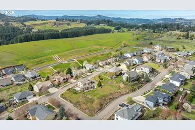 2683 NW Mt Hood Dr, McMinnville, OR 97128 - Photo 25