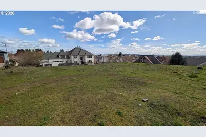 2683 NW Mt Hood Dr, McMinnville, OR 97128 - Photo 5