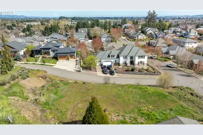 2683 NW Mt Hood Dr, McMinnville, OR 97128 - Photo 43
