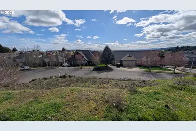 2683 NW Mt Hood Dr, McMinnville, OR 97128 - Photo 1