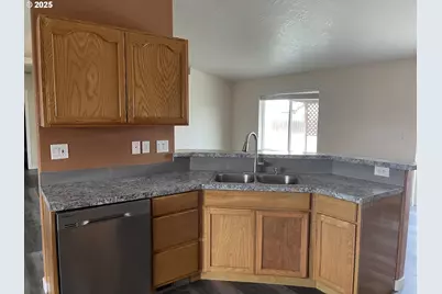 1382 SW Riverhill Dr, Hermiston, OR 97838 - Photo 3