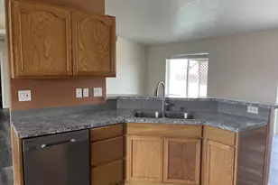 1382 SW Riverhill Dr, Hermiston, OR 97838 - Photo 3